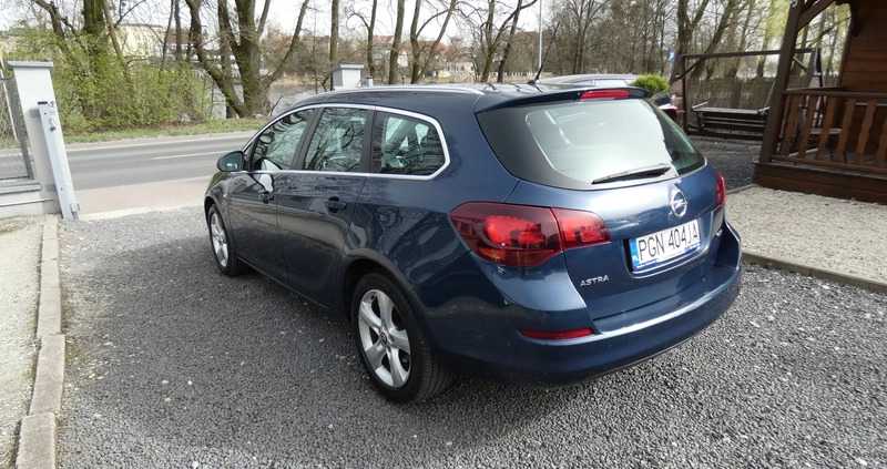 Opel Astra cena 24700 przebieg: 178000, rok produkcji 2011 z Wojcieszów małe 562